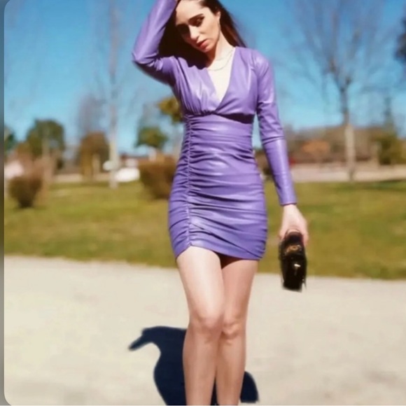 Blogger Fave Zara purple/lavander faux leather ruched mini dress - Picture 5 of 16